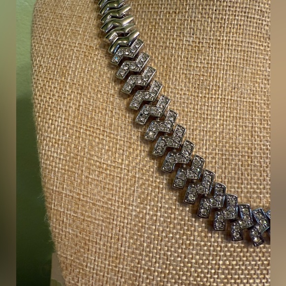 Elegant Silver Necklace - Picture 2 of 6